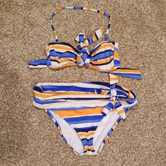 Bikini - Picture 1 of 3